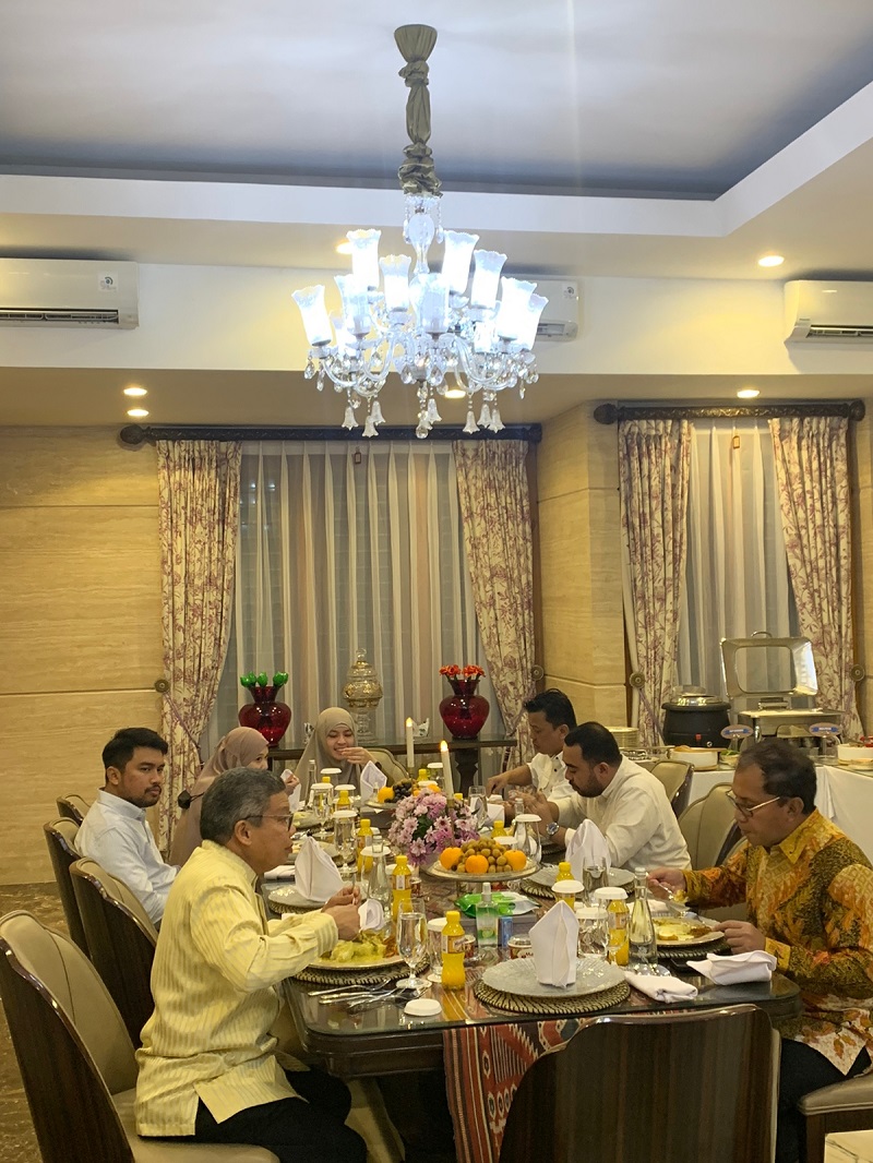 Didampingi Anak dan Menantu Masing-masing, DP dan TP Bersilaturahmi 3 Jam 